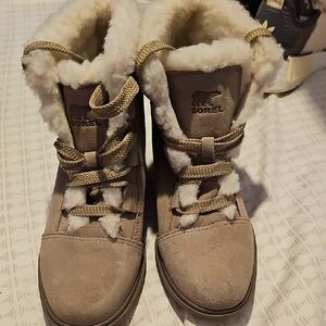 Sorel Beige Boots with Plush Lining